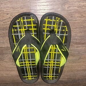 NOR Black and Green Sporty Flip-Flop Sandals